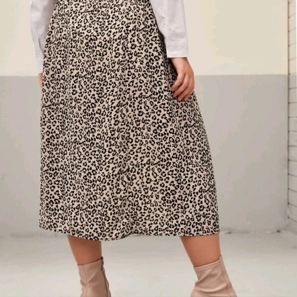 Animal Print Skirt - Picture 8 of 9